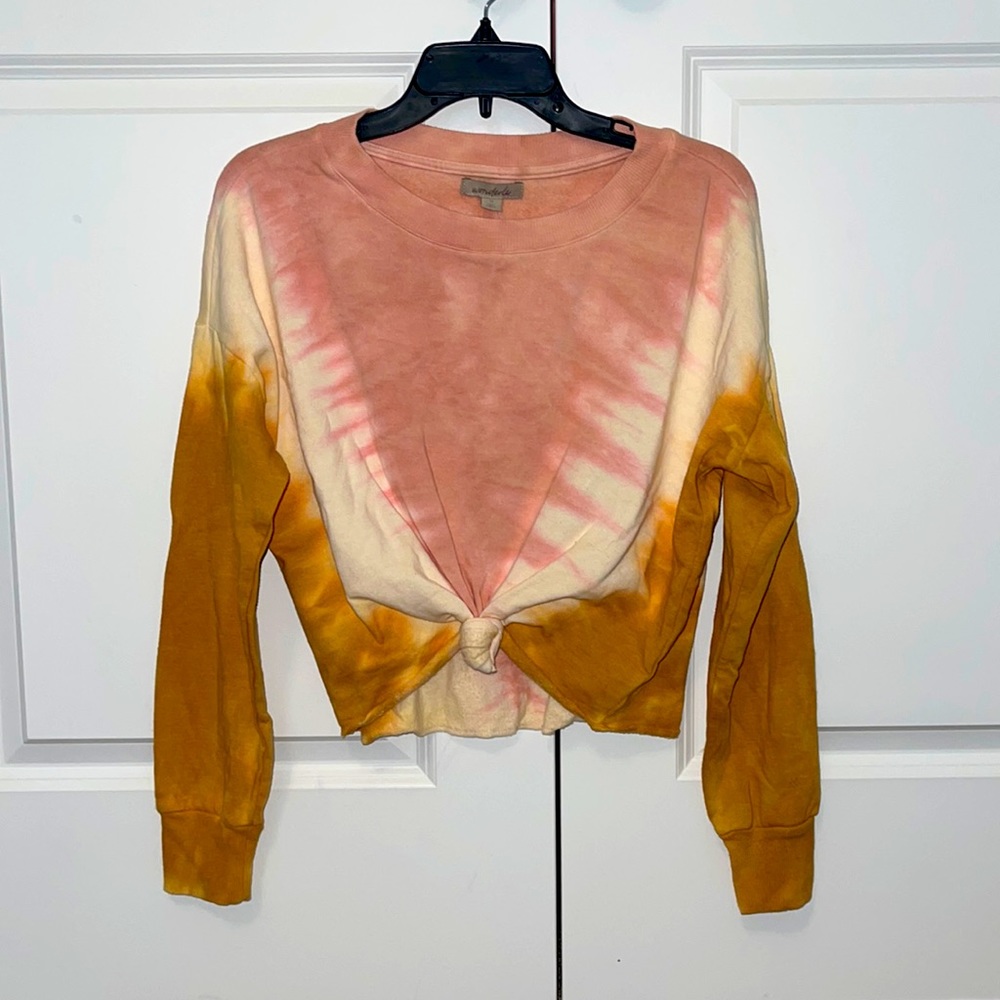 Wonderly tie dye crew neck cropped sweatshirt. Size small new with tags.